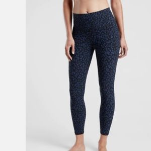 Athleta Salutation Stash 7/8 Legging
